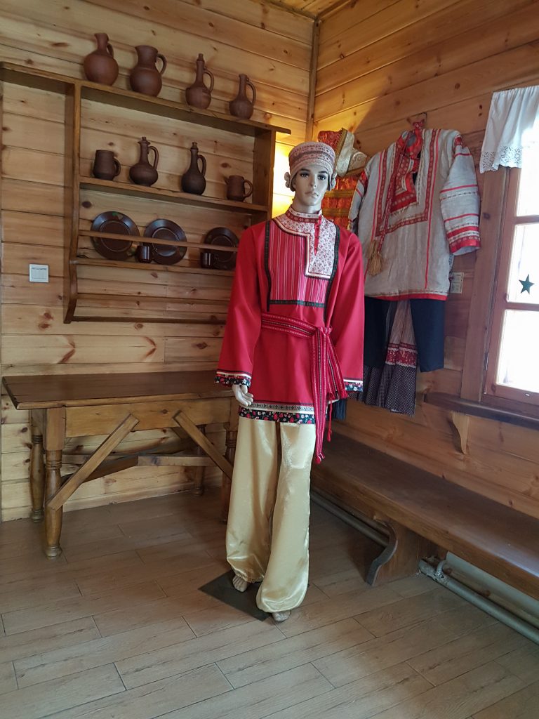 Workshop inside Volga Manor - traditional Russian attire